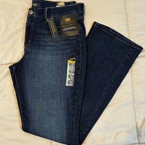 Lee Women’s Regular Fit Bootcut Flex Motion Jeans Mid Rise sz 18 Long NWT